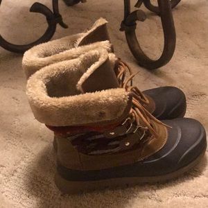 All weather fur line Baretraps waterproof Boots!
